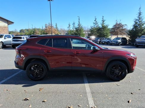 Certified 2024 Chevrolet Trax ACTIV w/ Sunroof Package image 4