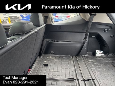 Used 2025 Volkswagen Atlas SEL AWD/4WD image 6
