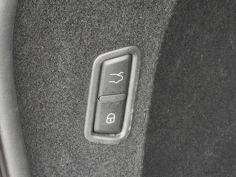 Used 2020 Maserati Levante image 33