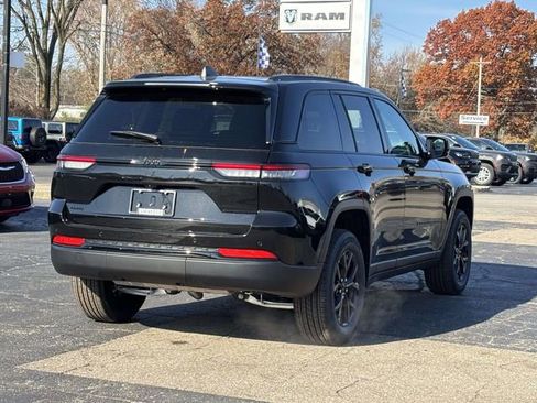 New 2025 Jeep Grand Cherokee Altitude w/ Trailer Tow Package image 30