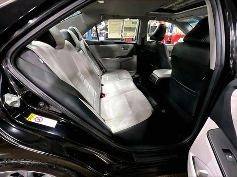 Used 2015 Toyota Camry XSE image 18