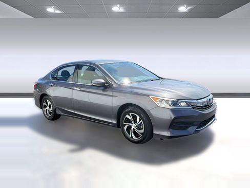 Used 2017 Honda Accord LX image 7