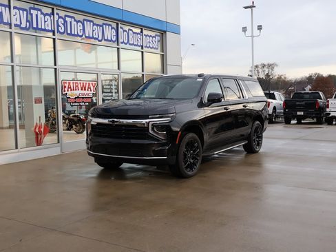 New 2026 Chevrolet Suburban LS image 6