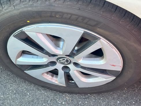 Certified 2016 Toyota Prius Four w/ Advanced Technology Package FWD image 10