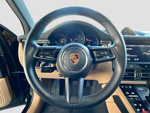 Used 2022 Porsche Macan image 11