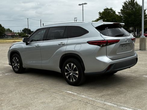 Used 2020 Toyota Highlander XLE FWD image 20