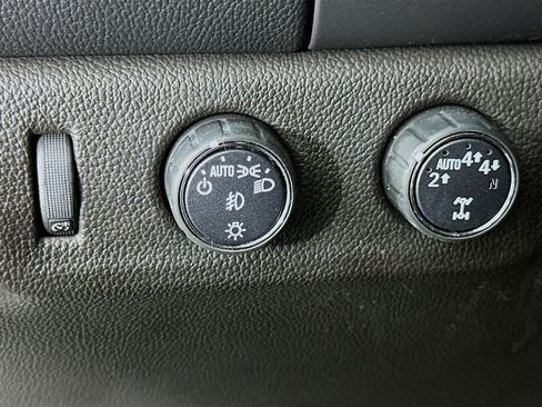 Used 2022 Chevrolet Colorado LT w/ LT Convenience Package image 17