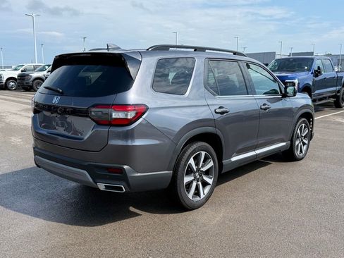 Used 2025 Honda Pilot Touring image 18