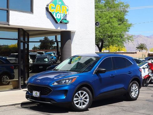 Used 2022 Ford Escape SE image 2