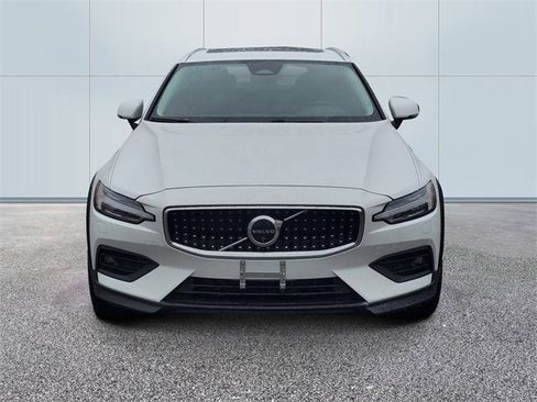 Certified 2025 Volvo V60 B5 Cross Country Plus image 2