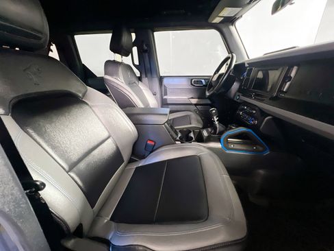 Used 2022 Ford Bronco Black Diamond w/ Sasquatch Package image 31