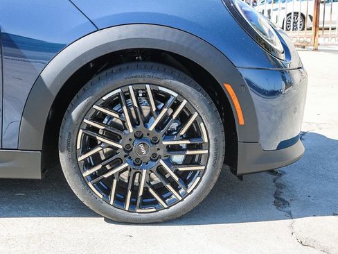 Used 2025 MINI Cooper 2-Door Hardtop image 10