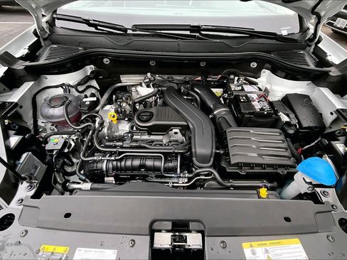 New 2026 Volkswagen Taos SE image 16