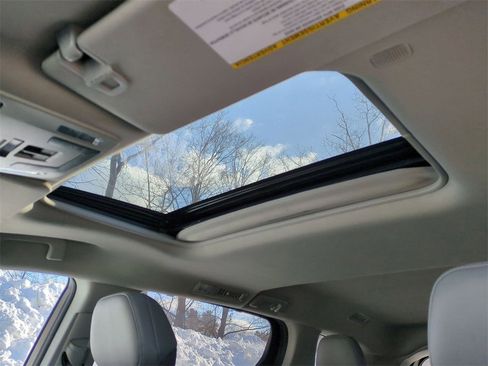 Used 2022 Toyota Sienna XLE image 16