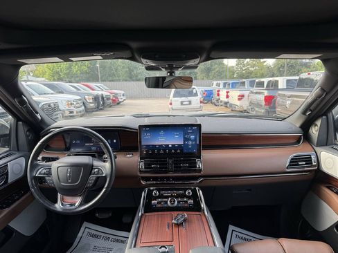 Used 2023 Lincoln Navigator Reserve AWD/4WD image 22
