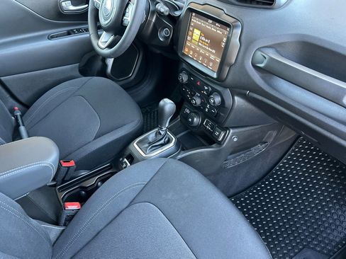 Used 2023 Jeep Renegade Latitude image 17