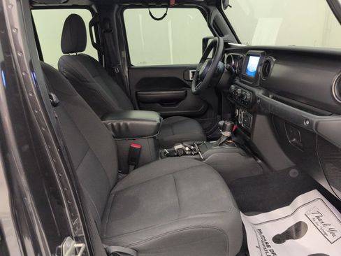 Used 2023 Jeep Gladiator Sport AWD/4WD image 10