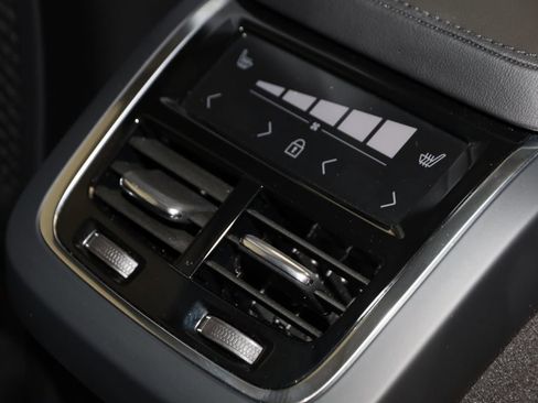 Used 2023 Volvo XC90 T8 Plus image 19