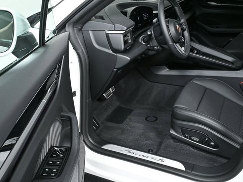 New 2025 Porsche Macan 4S Electric image 9