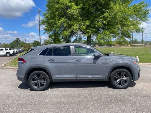 Used 2022 Volkswagen Atlas Cross Sport SEL R-Line AWD/4WD image 9