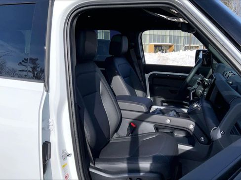 Used 2025 Land Rover Defender 110 S image 8