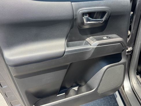 Used 2019 Toyota Tacoma TRD Sport AWD/4WD image 16