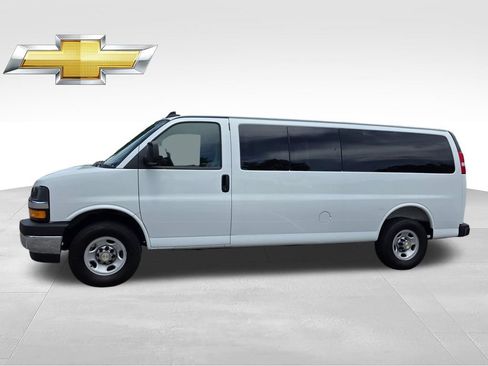 Used 2025 Chevrolet Express 3500 LT w/ LT Preferred Equipment Group RWD image 3