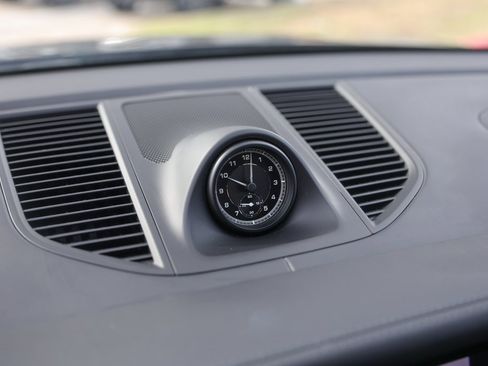 Used 2025 Porsche Macan image 18