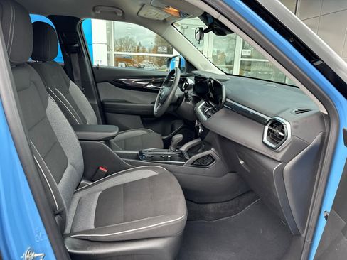 Used 2024 Chevrolet TrailBlazer LT w/ Driver Confidence Package FWD image 4