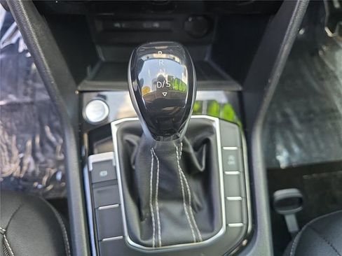 Used 2023 Volkswagen Taos SE w/ Panoramic Sunroof Package FWD image 17