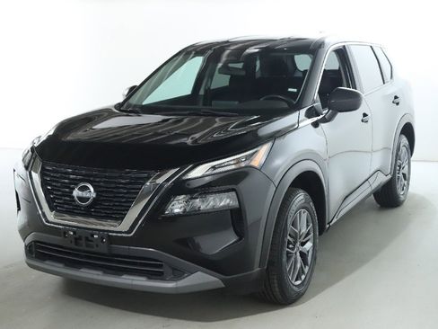 Used 2023 Nissan Rogue S image 4