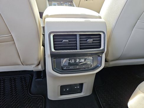 New 2026 Volkswagen Atlas SEL Premium R-Line image 10