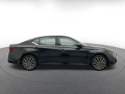 Used 2025 Nissan Altima 2.5 SV FWD image 8