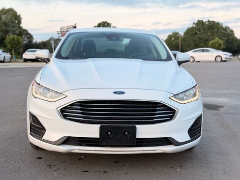Used 2019 Ford Fusion SE FWD image 2