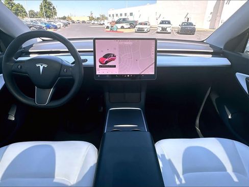 Used 2021 Tesla Model Y Long Range AWD/4WD image 10