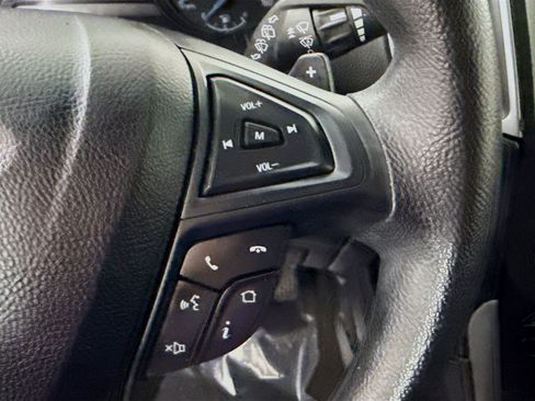 Used 2020 Ford Edge SE image 15