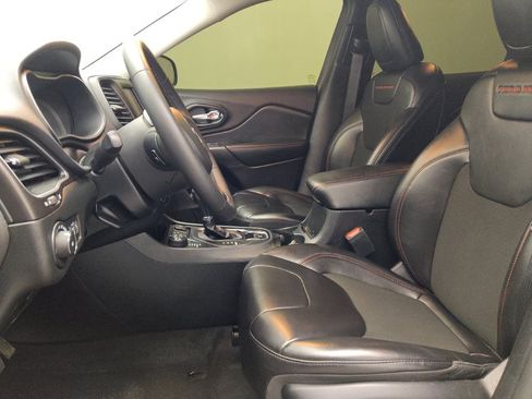 Used 2022 Jeep Cherokee Trailhawk w/ Sun, Sound & Nav Group image 17