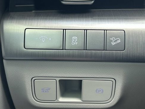 Certified 2025 Hyundai Kona Limited FWD image 30