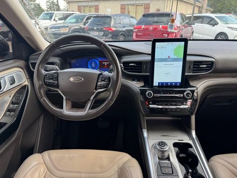 Used 2021 Ford Explorer Platinum w/ Equipment Group 601A AWD/4WD image 12