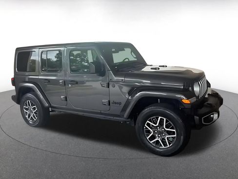 Used 2025 Jeep Wrangler Unlimited Sahara AWD/4WD image 16