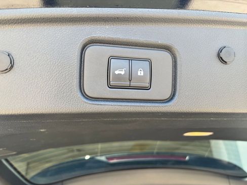 Used 2025 Nissan Pathfinder SV AWD/4WD image 23