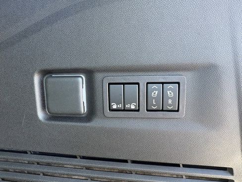 Used 2024 GMC Yukon XL Denali w/ Denali Reserve Package AWD/4WD image 8