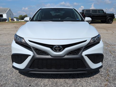 Used 2023 Toyota Camry SE FWD image 7