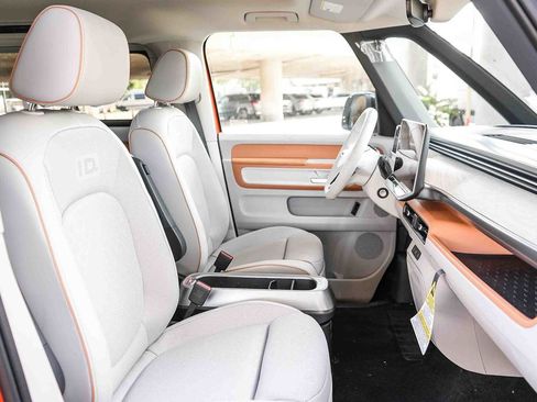 New 2025 Volkswagen ID. Buzz 1st Edition RWD image 18