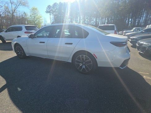 Certified 2025 BMW 750e xDrive image 10