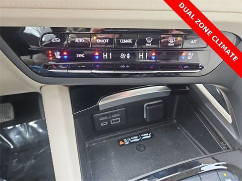 Used 2023 Buick Envision Avenir image 18