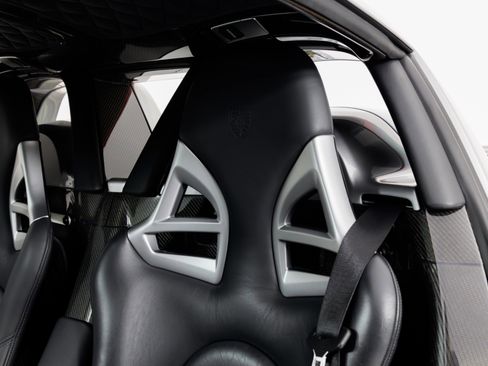 Used 2004 Porsche Carrera GT RWD image 18