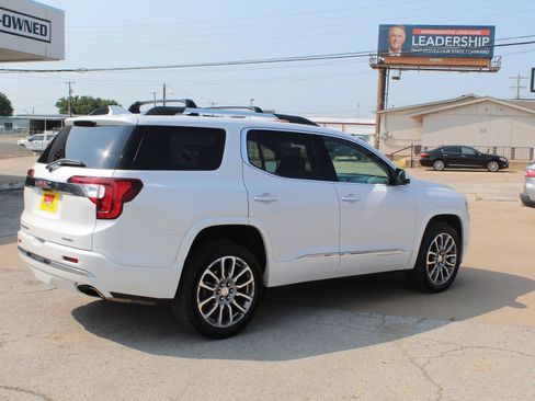 Used 2023 GMC Acadia Denali w/ Denali Technology Package AWD/4WD image 4