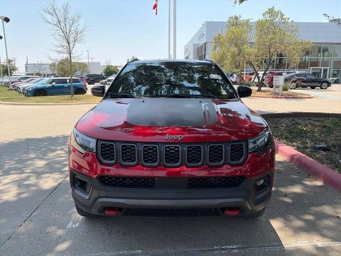 Used 2025 Jeep Compass Trailhawk AWD/4WD image 2