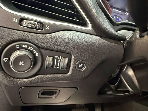 Used 2019 Jeep Cherokee Trailhawk w/ Comfort & Convenience Group AWD/4WD image 11